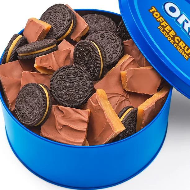 OREO Toffee Crunch Creme con Cristales de Azúcar Chocolate Sandwich Cookies, Family Size, 17 oz